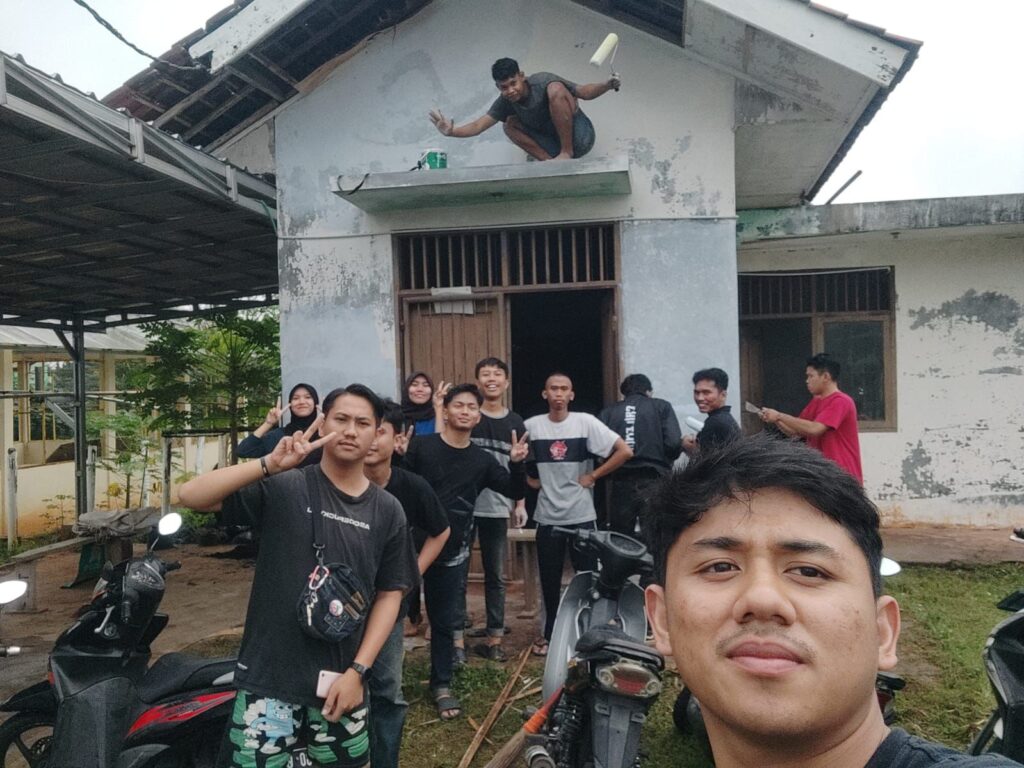 Mahasiswa dan Dosen Politeknik Negeri Lampung Gotong Royong Sambut Tahun Baru Islam 1 Muharram 1446 H